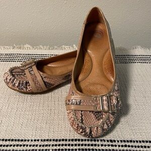 NURTURE / Tan Snake Skin Flats with Buckle on Toe Size 8.5M